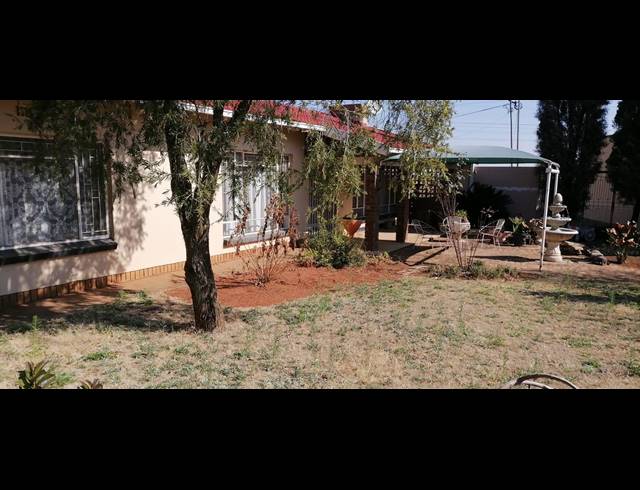 3 BEDROOM HOUSE FOR SALE IN STILFONTEIN EXT 4
